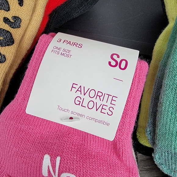 Nine Pairs of Gloves - Picture 6 of 9